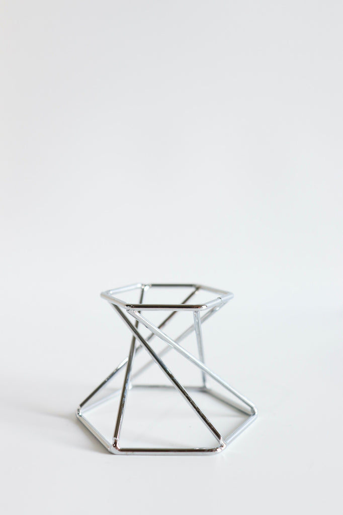 REVERSIBLE GEOMETRIC SPHERE STAND / / SILVER
